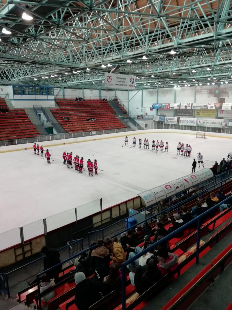 Tradiční hokejové utkání deváťáků - fandíme