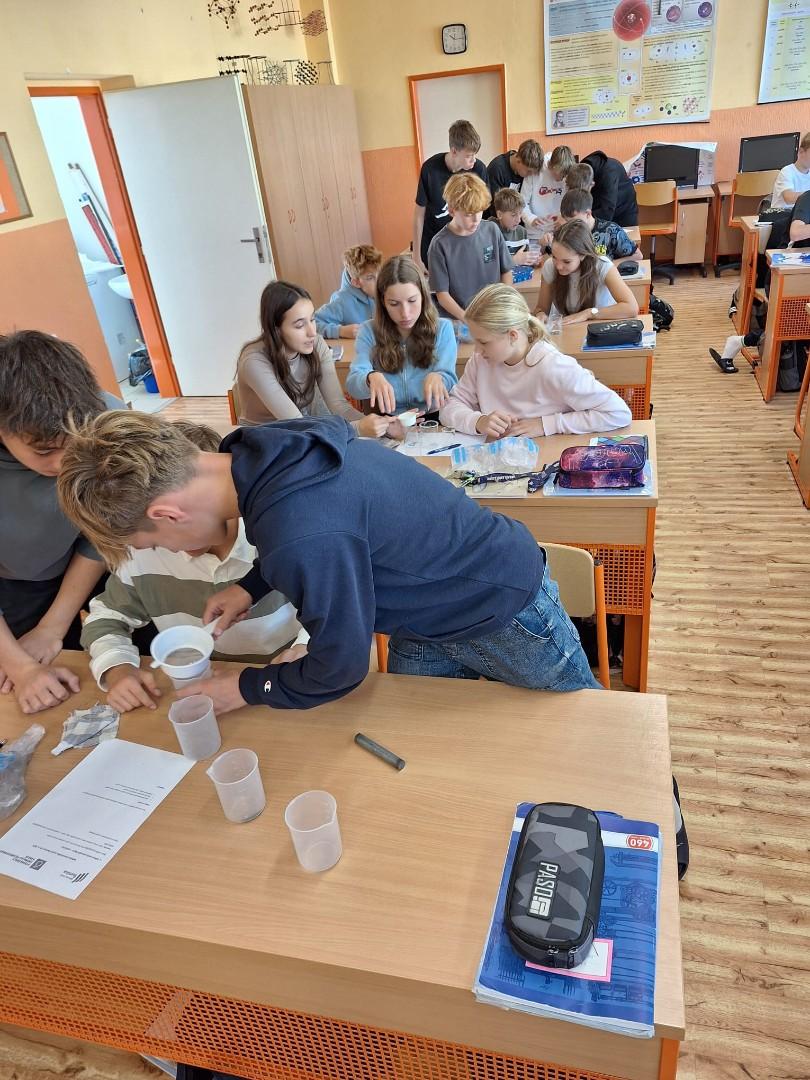 Oddělování složek směsi v chemii