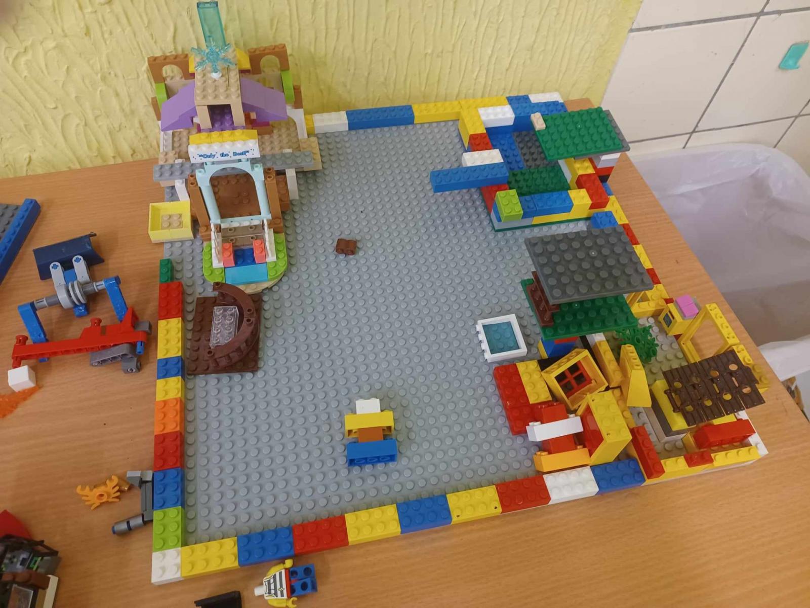 PČ - LEGO