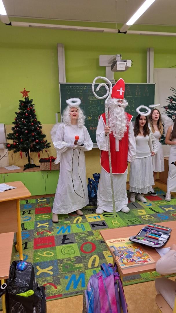 Mikulášská družina poprvé v naší třídě