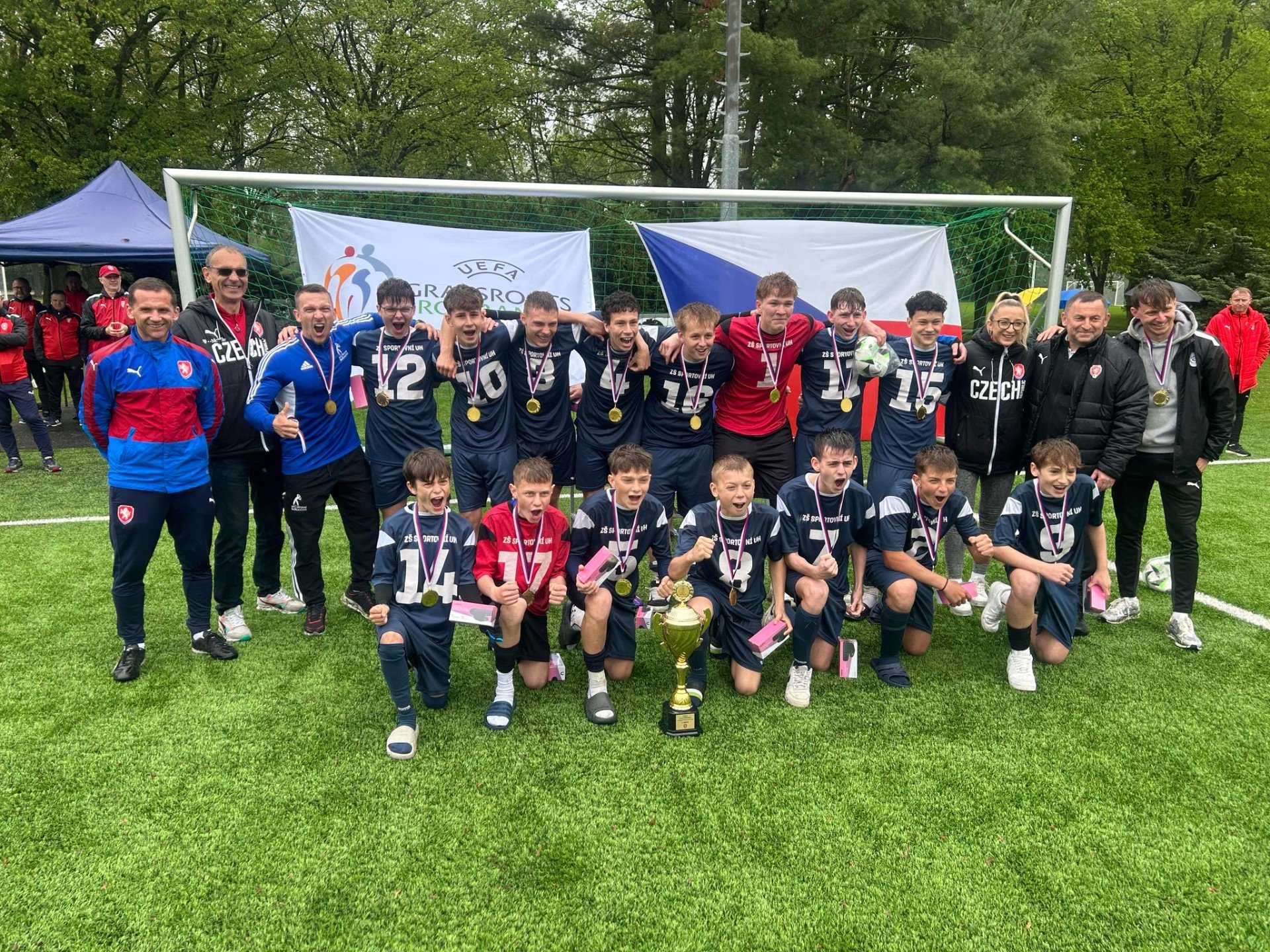 Velká gratulace! fotbalistům, kteří hráli republikové finále v Nymburku.