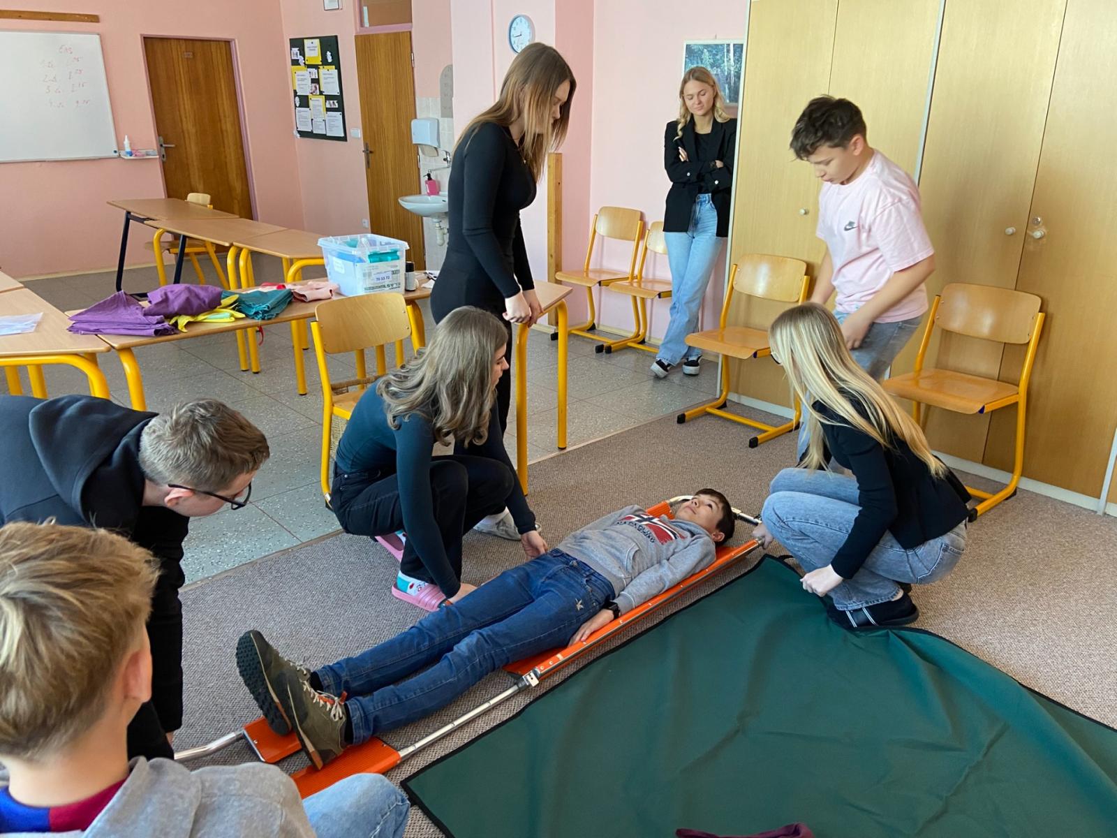 Žáci 7. C si vyzkoušeli první pomoc v praxi
