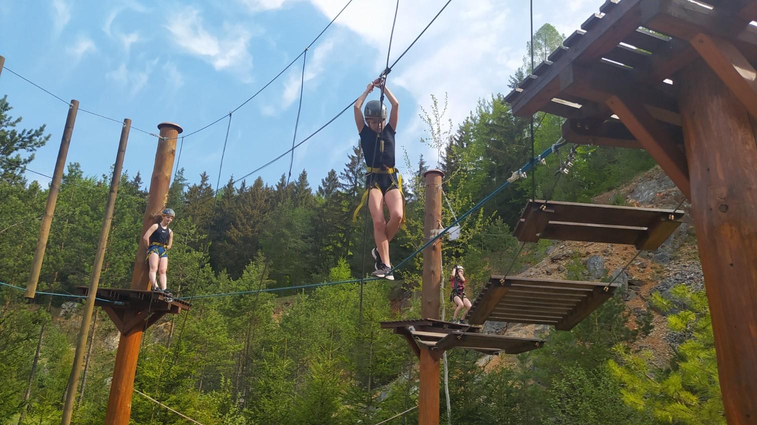 Lezení na ferratách, lanáček a zip-line aneb lezecký třídní výlet:)