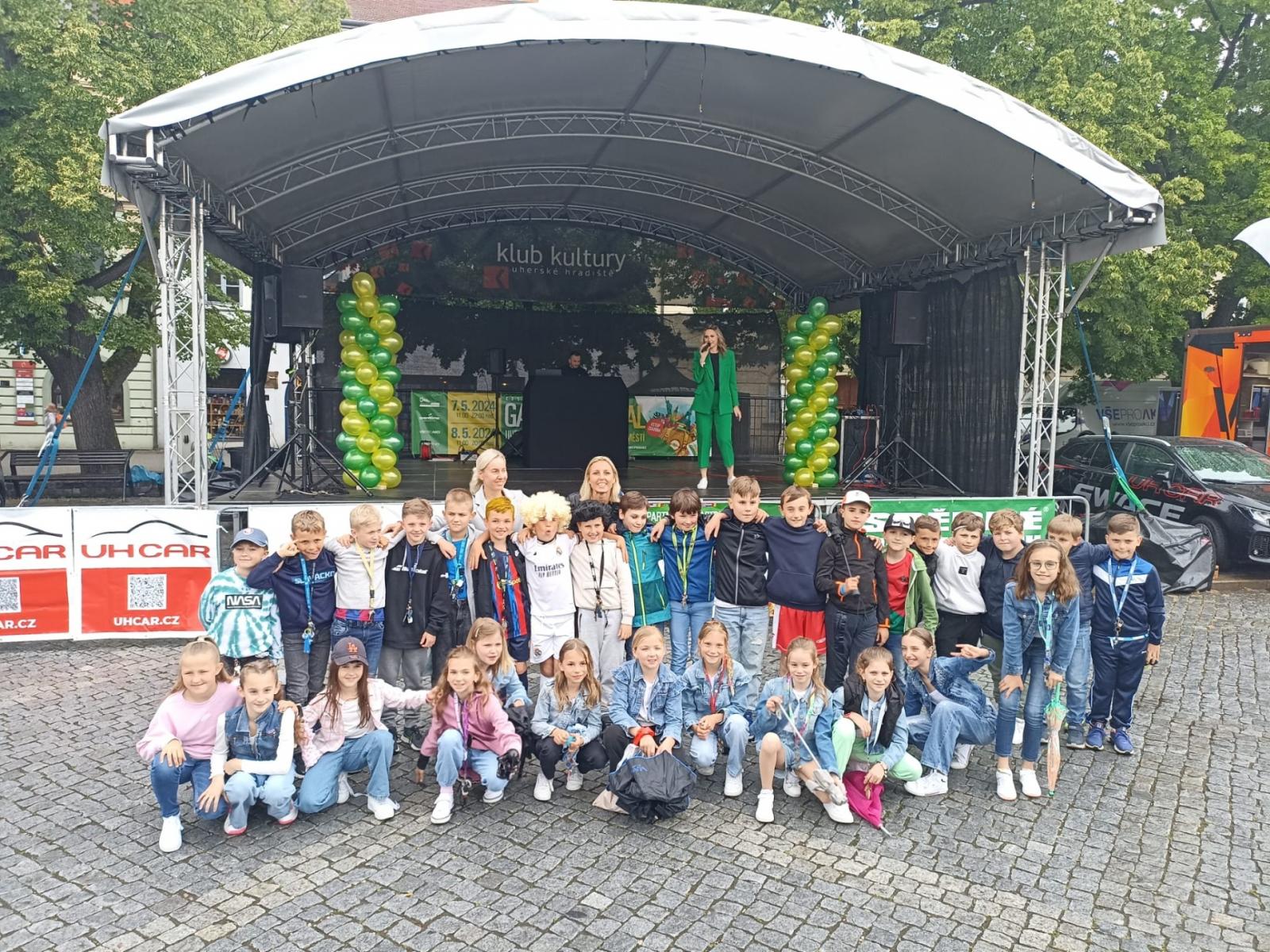 Děti ze Sportovky zahajovaly Gastro festival na náměstí