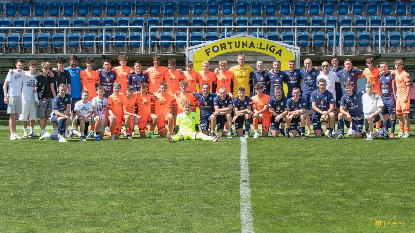Fotbalové utkání a ocenění osobností tříd
